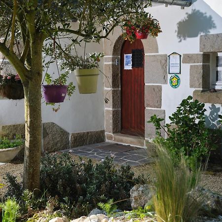 Les Roses Bed & Breakfast Santec Exterior photo